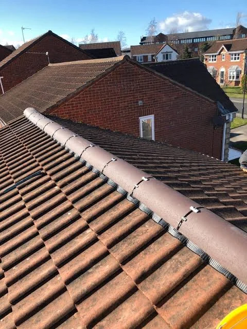 Dry ridge system on a tiled roof